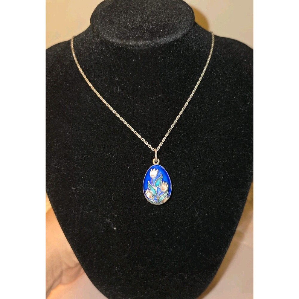 Blue Enamel Floral Oval Pendant Necklace Silver Tone Cable Chain Lobster